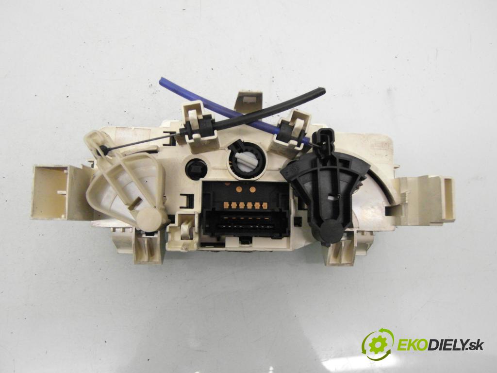 CITROEN C3 I (FC_) HB 2004 50,00 1.4 HDi 8V - 8HX 1398,00 Panel kúrenia KLIMATIZACE: F664478N