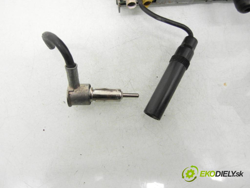 VW PASSAT B5.5 Variant (3B6) KOMBI 2001 96,00 1.9 TDI PD 130 - AVF 1896,00 RADIO CD 3B7035195