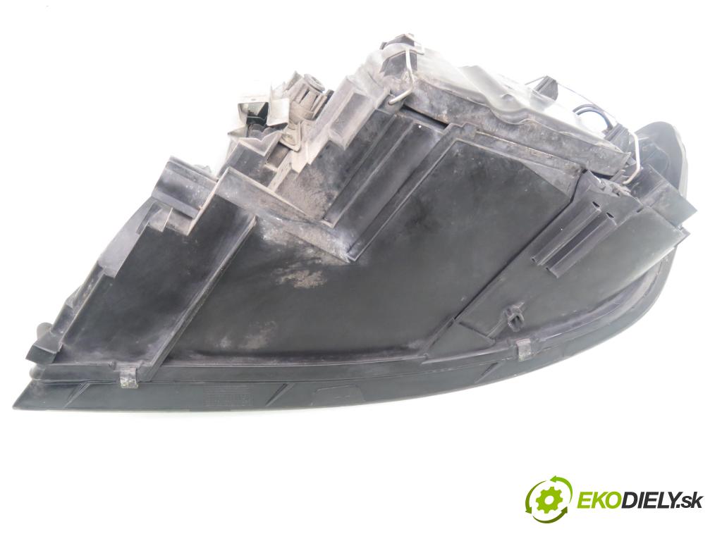 VOLVO V50 (MW) KOMBI 2005 100,00 2.0 D 136 - D 4204 T (PSA) 1997,00 Svetlo PP 30698886 ; 1305235856