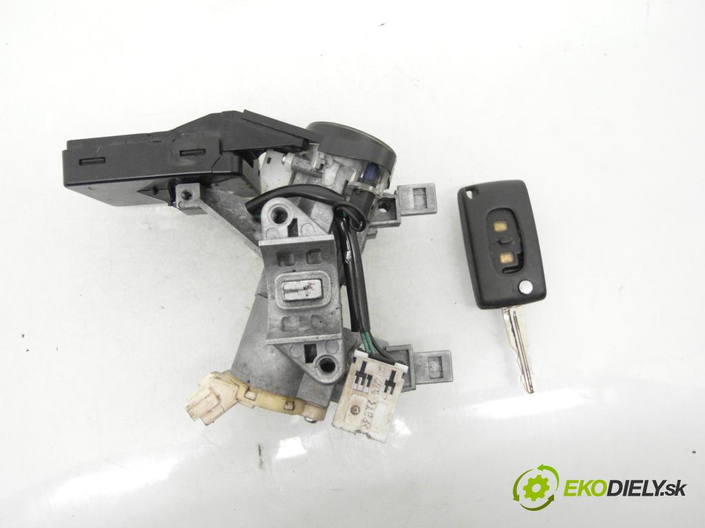 CITROEN C-CROSSER (EP_) SUV 2011 115,00 2.2 HDi 160 - 4HN (DW12MTED4) 2179,00 spinačka 8670A039 ; G8D646MBP (Spínacia skrinka)