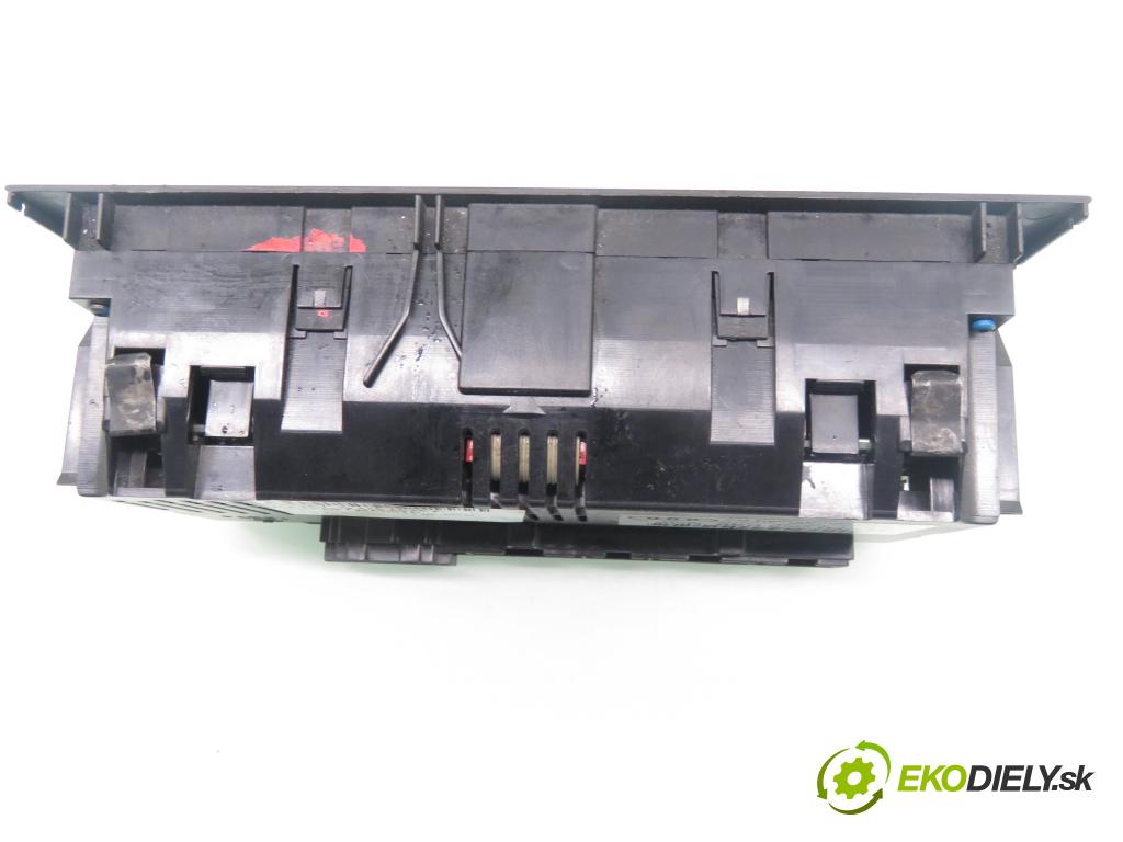 AUDI A4 Avant (8E5, B6) KOMBI 2002 96,00 2 - ALT 1984,00 Panel kúrenia KLIMATRONIK 8E0820043H ; 8E0858063A