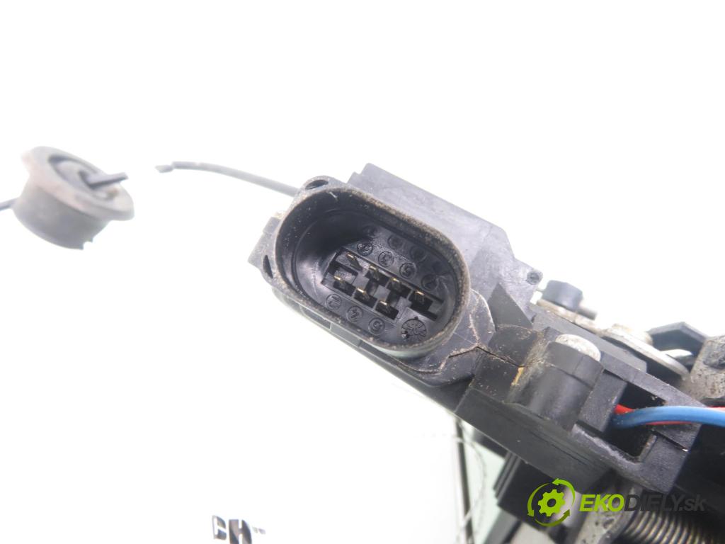 AUDI A4 Avant (8E5, B6) KOMBI 2002 96,00 2 - ALT 1984,00 zámok PTE 8E0839016C