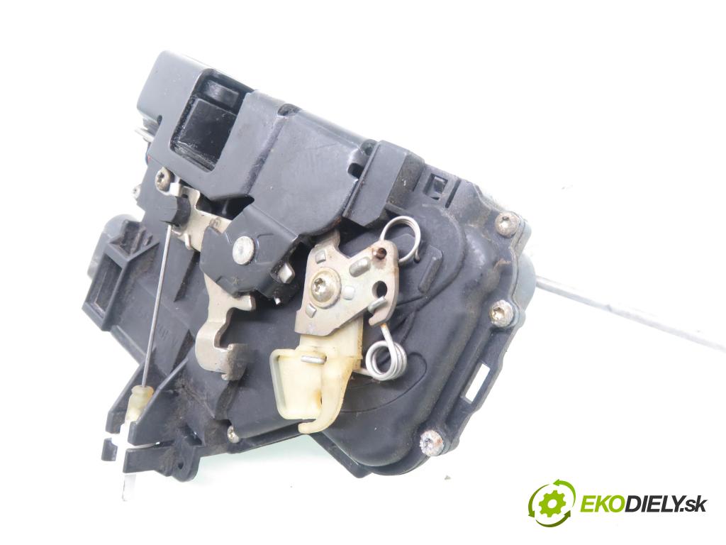 AUDI A4 Avant (8E5, B6) KOMBI 2002 96,00 2 - ALT 1984,00 zámok 4B1837015G