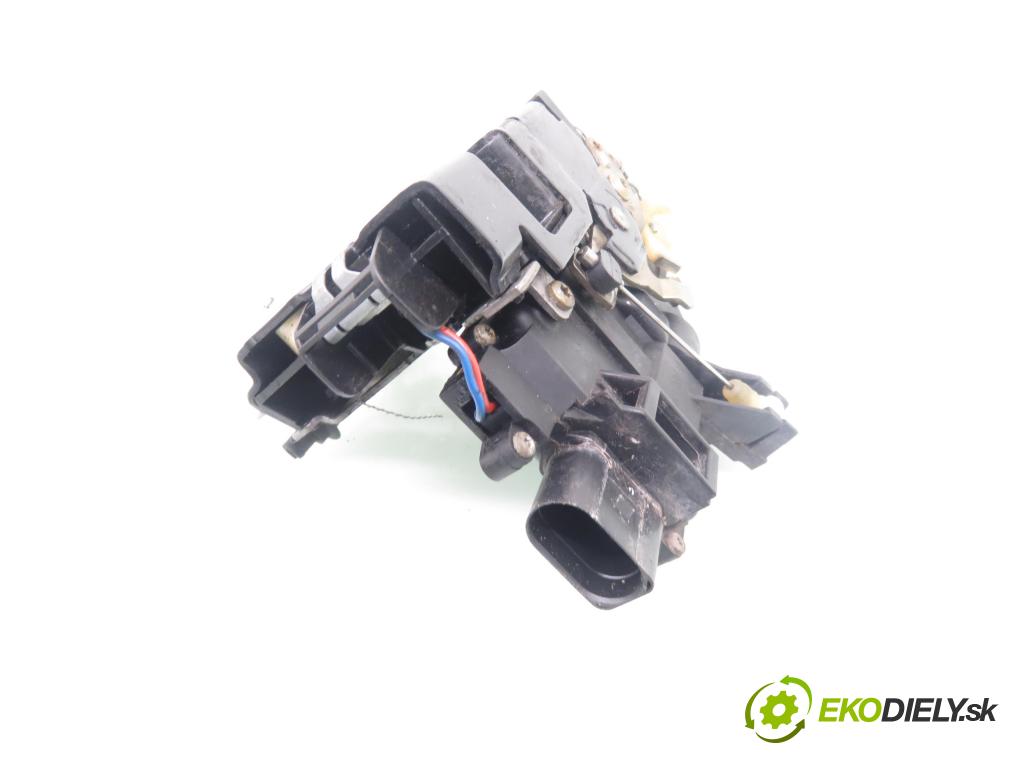 AUDI A4 Avant (8E5, B6) KOMBI 2002 96,00 2 - ALT 1984,00 zámok 4B1837015G