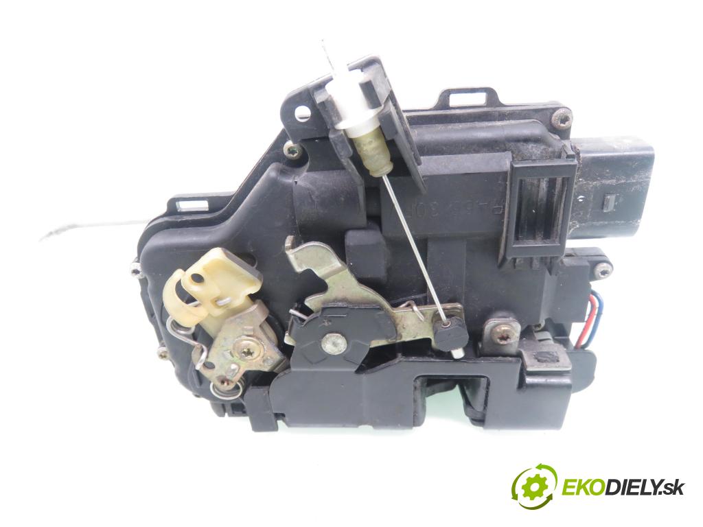 AUDI A4 Avant (8E5, B6) KOMBI 2002 96,00 2 - ALT 1984,00 zámok 4B1837015G