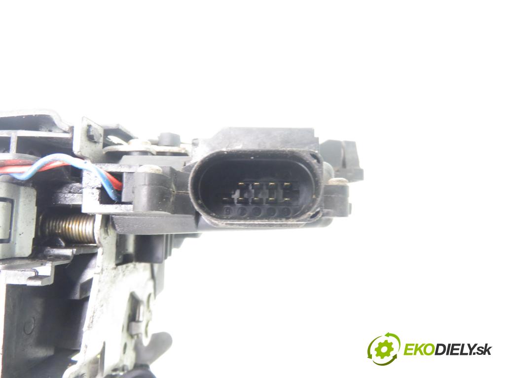 AUDI A4 Avant (8E5, B6) KOMBI 2002 96,00 2 - ALT 1984,00 zámok 4B1837015G