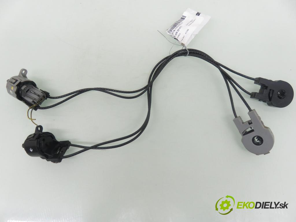 FORD FOCUS Turnier (DNW) KOMBI 1999 74,00 1.6 16V - FYDB 1596,00 lanko panel topení 98AB11504AE ; 96AB11503AE