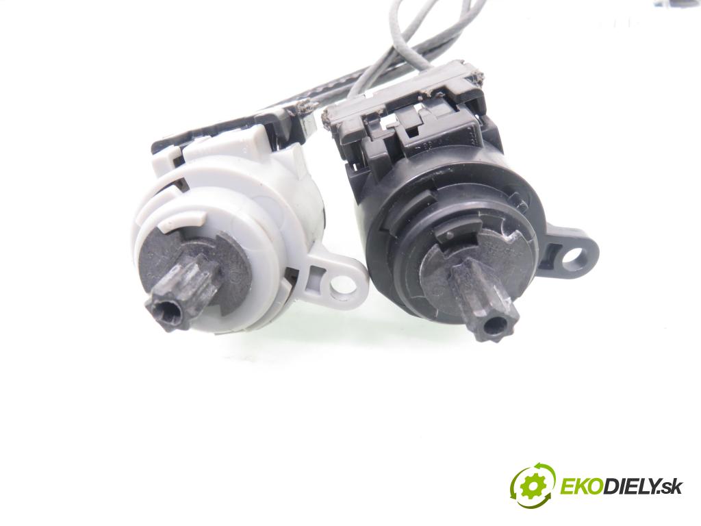 FORD FOCUS Turnier (DNW) KOMBI 1999 74,00 1.6 16V - FYDB 1596,00 lanko panel topení 98AB11504AE ; 96AB11503AE