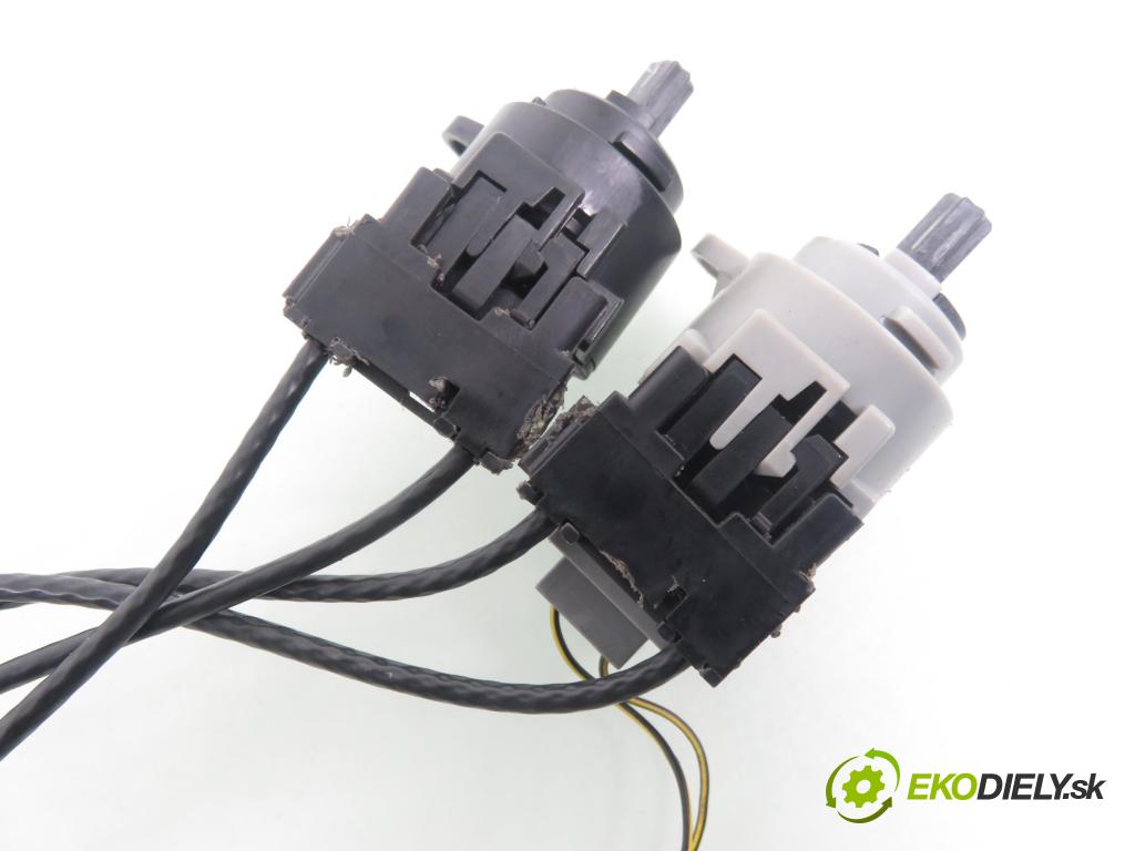 FORD FOCUS Turnier (DNW) KOMBI 1999 74,00 1.6 16V - FYDB 1596,00 lanko panel topení 98AB11504AE ; 96AB11503AE