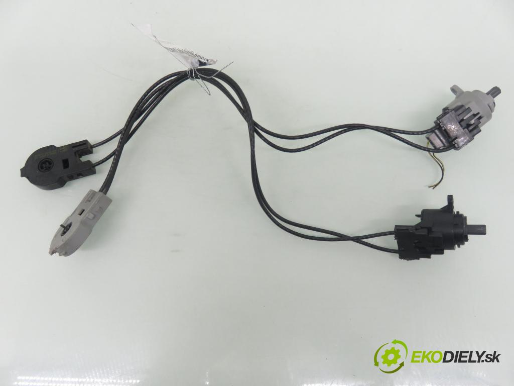 FORD FOCUS Turnier (DNW) KOMBI 1999 74,00 1.6 16V - FYDB 1596,00 lanko panel topení 98AB11504AE ; 96AB11503AE