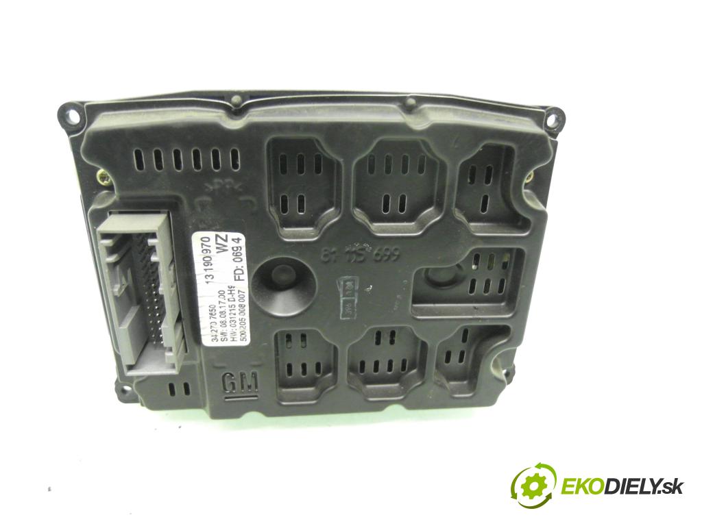 OPEL VECTRA C (Z02) LIFTBACK 2004 74,00 2.0 DTI 16V 101 - Y 20 DTH 1995,00 RADIO CD 13138246 ; 33088663 ; 13190970