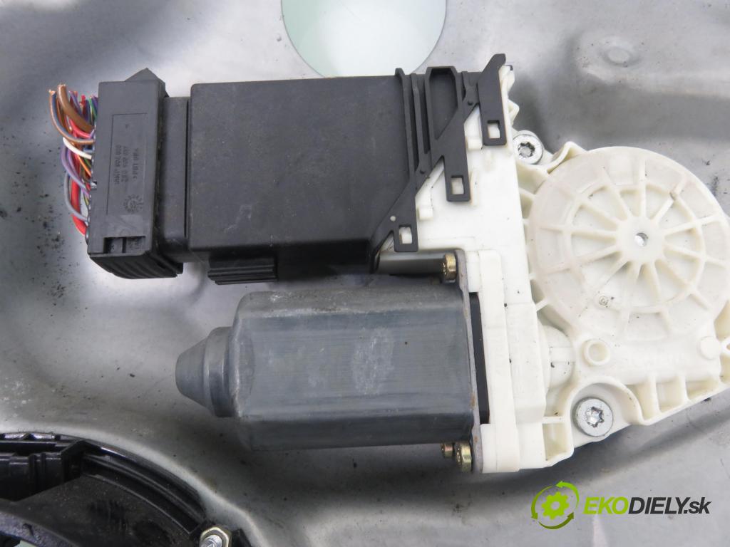 VW BORA (1J2) SEDAN 2002 85,00 2 - AQY 1984,00 Mechanizmus okien 1J4837756F ; 1J4837462H ; 113120L