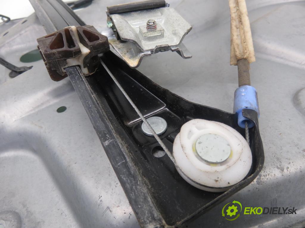 VW BORA (1J2) SEDAN 2002 85,00 2 - AQY 1984,00 Mechanizmus okien 1J4837756F ; 1J4837462H ; 113120L