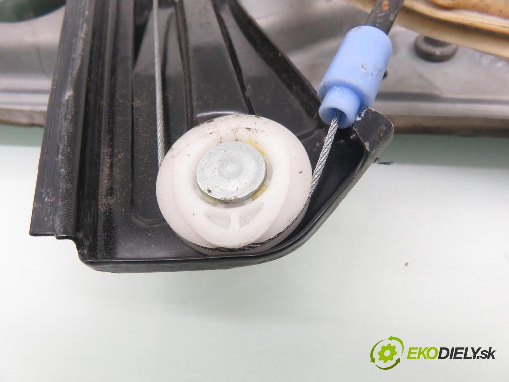 VW BORA (1J2) SEDAN 2002 85,00 2 - AQY 1984,00 Mechanizmus okien 1J4837756F ; 1J4837462H ; 113120L