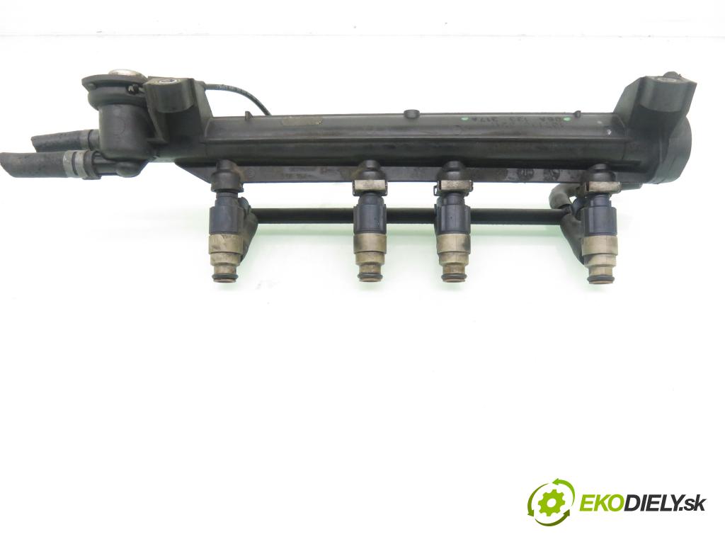 VW BORA (1J2) SEDAN 2002 85,00 2 - AQY 1984,00 Lišta vstrekovacia 06A133317A ; 06A906031AC (Vstrekovacia lišta)