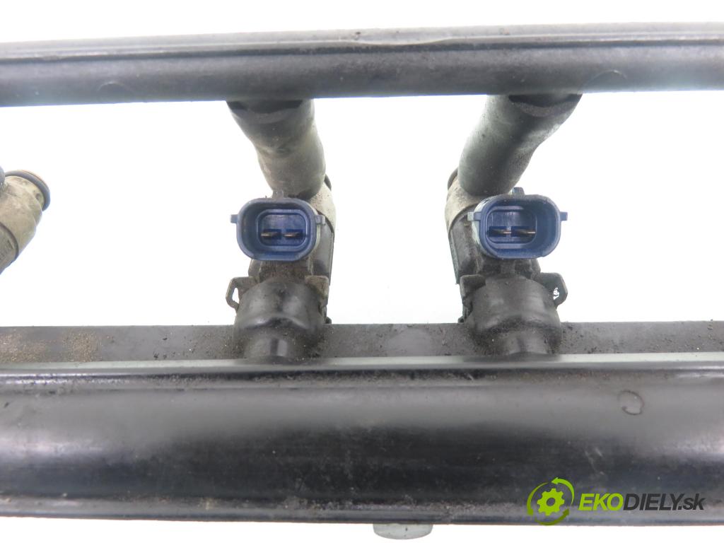 VW BORA (1J2) SEDAN 2002 85,00 2 - AQY 1984,00 Lišta vstrekovacia 06A133317A ; 06A906031AC (Vstrekovacia lišta)