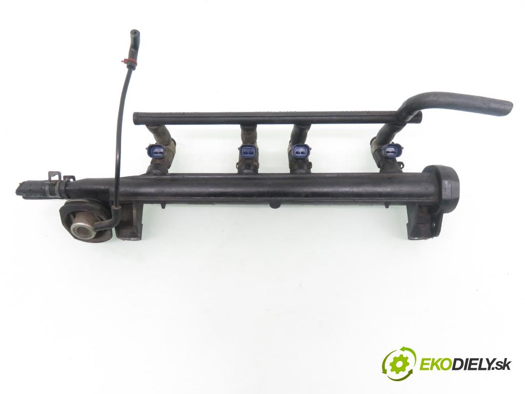 VW BORA (1J2) SEDAN 2002 85,00 2 - AQY 1984,00 Lišta vstrekovacia 06A133317A ; 06A906031AC (Vstrekovacia lišta)