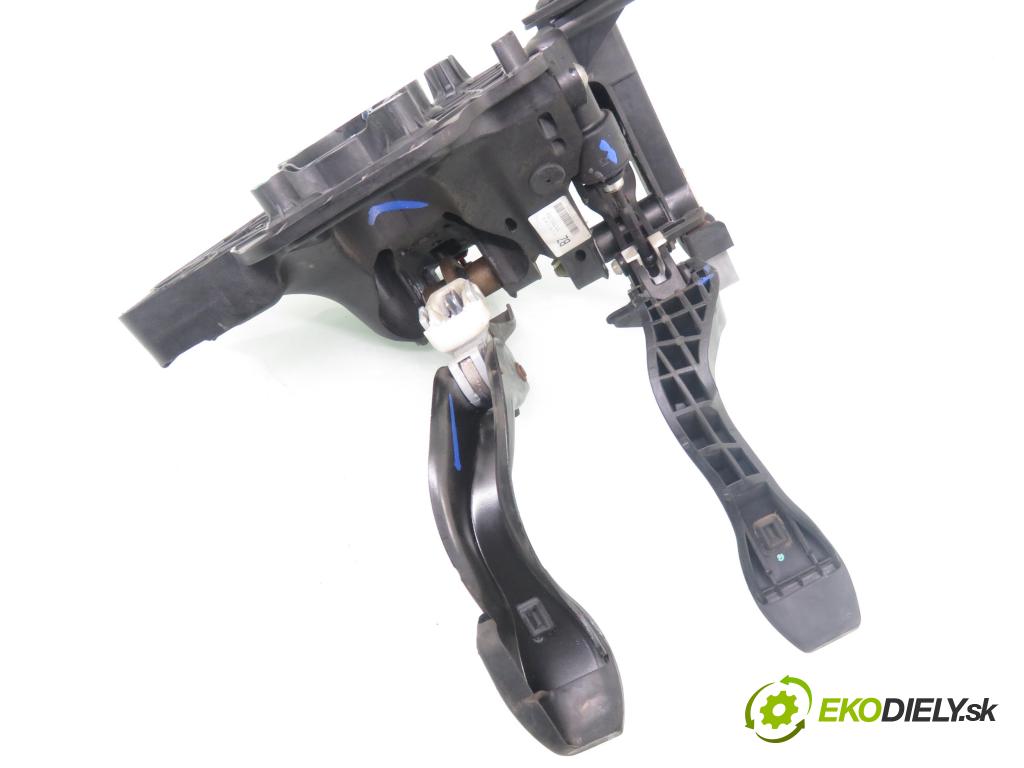 OPEL CORSA D (S07) HB 2007 59,00 1.2 - Z 12 XEP 1229,00 PEDALY: brzdy / spojky 55703354BZ ; 3801990165