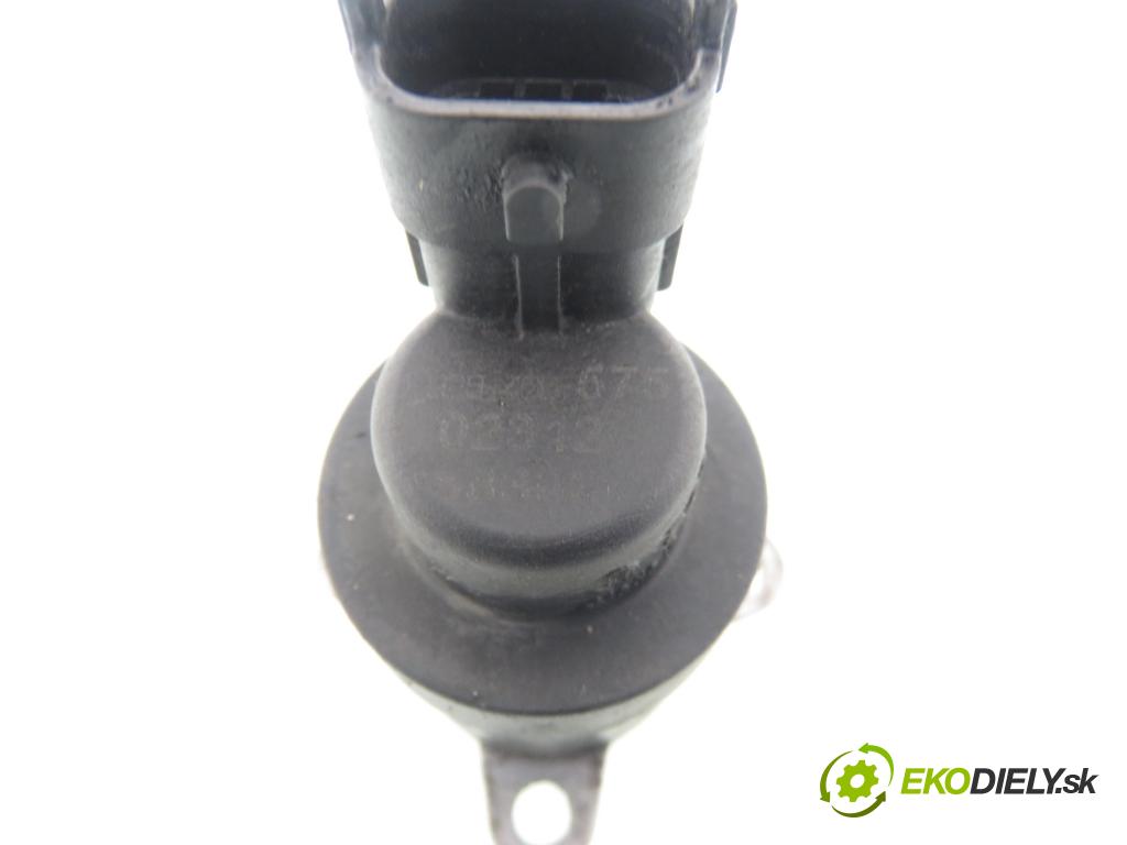 FORD FOCUS II (DA_, HCP) HB 2005 80,00 1.6 TDCi - G8DA 1560,00 Snímač tlaku paliva 928400575
