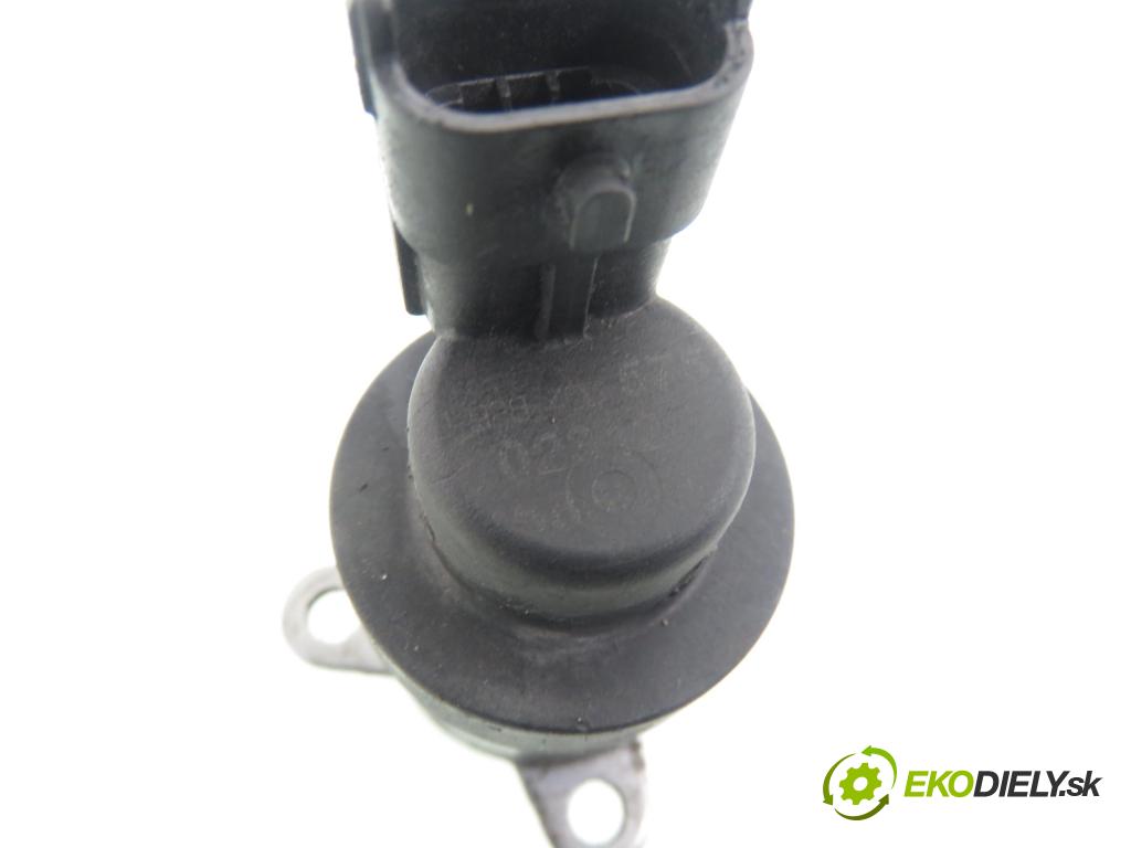 FORD FOCUS II (DA_, HCP) HB 2005 80,00 1.6 TDCi - G8DA 1560,00 Snímač tlaku paliva 928400575