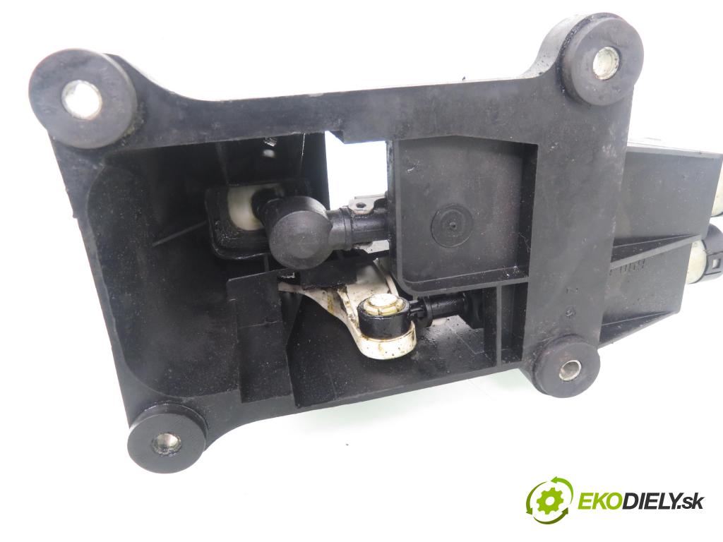 OPEL ZAFIRA A Nadwozie Wielkopojemne (MPV) (T98)  MINIVAN 2000 60,00 2.0 DI 16V - X 20 DTL 1995,00 ZVEDÁK: