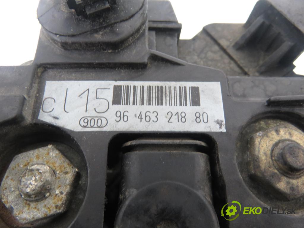 CITROEN C4 I (LC_) HB 2005 66,00 1.6 HDi - 9HX (DV6ATED4) 1560,00 Alternátor 0124525035 ; 9646321880 (Alternátor)