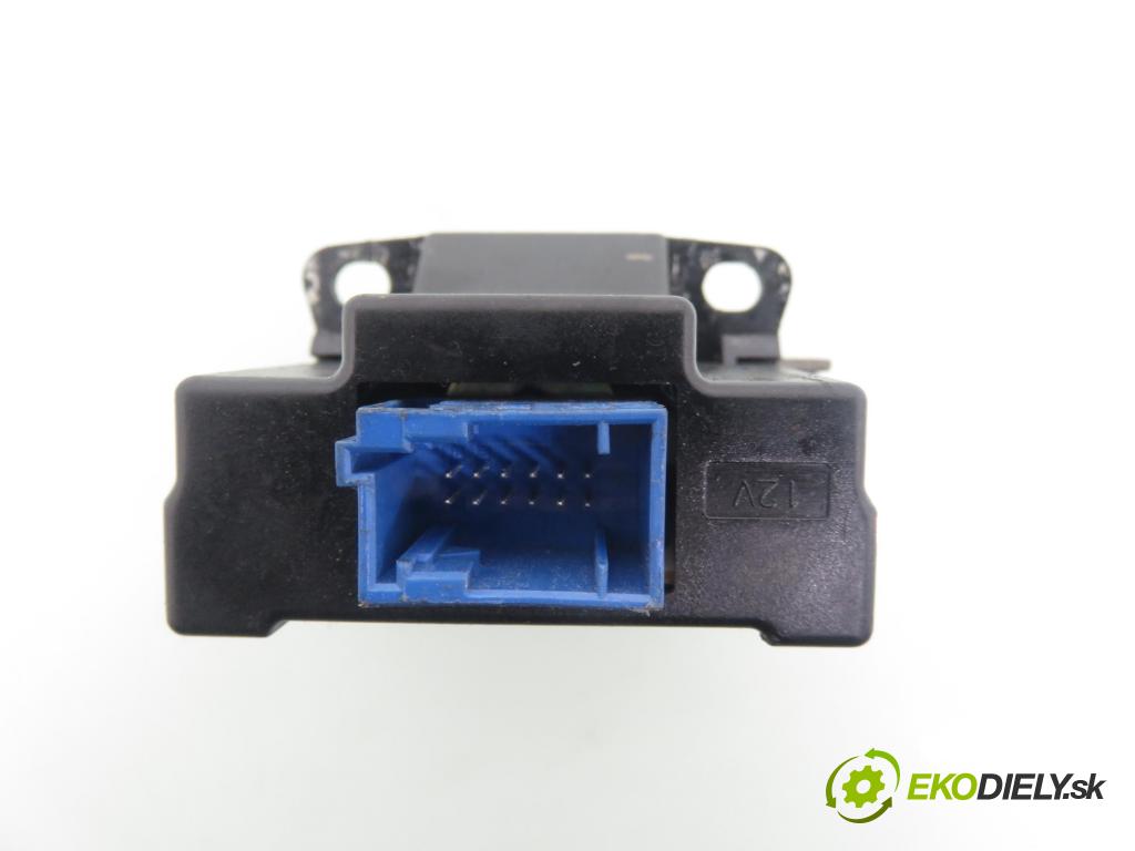 RENAULT VEL SATIS (BJ0_) HB 2002 133,00 3.0 dCi (BJ0S) - P9X 715 2958,00 vypínač brzdy MANUÁL 