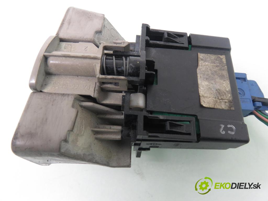RENAULT VEL SATIS (BJ0_) HB 2002 133,00 3.0 dCi (BJ0S) - P9X 715 2958,00 vypínač brzdy MANUÁLNY:
