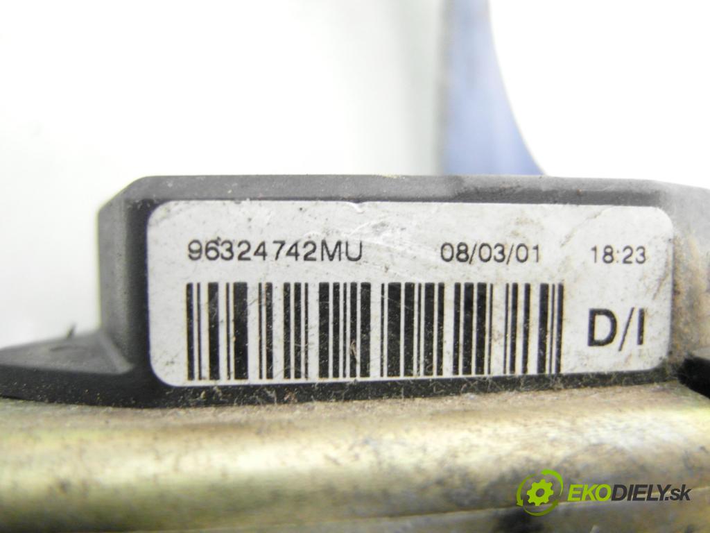 CITROEN BERLINGO FIRST Skrzynia (M_) FURGON 2005 66,00 2.0 HDI 90 - RHY (DW10TD) 1997,00 držák BEZPEČNOST LP 96324742MU ; 550622400