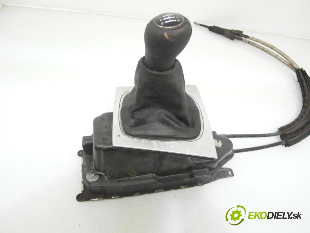 AUDI A3 (8P1) HB 2004 103,00 2.0 TDI PD 16V 140 1968,00 ZVEDÁK: 8P0863876B