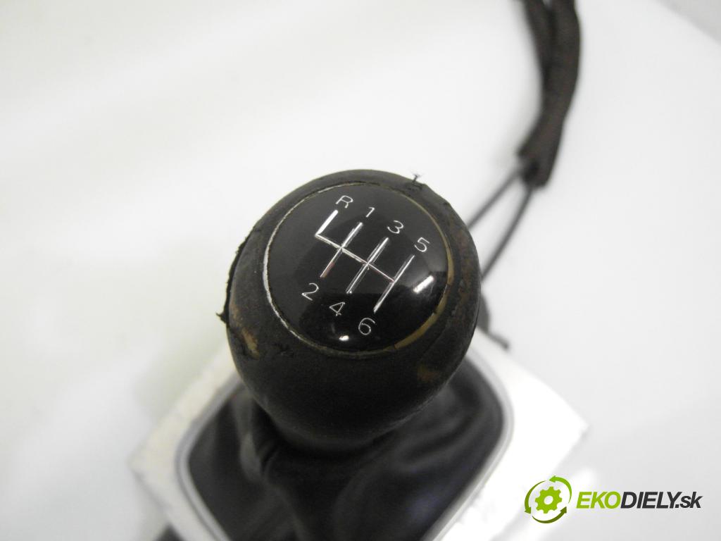 AUDI A3 (8P1) HB 2004 103,00 2.0 TDI PD 16V 140 1968,00 ZVEDÁK: 8P0863876B