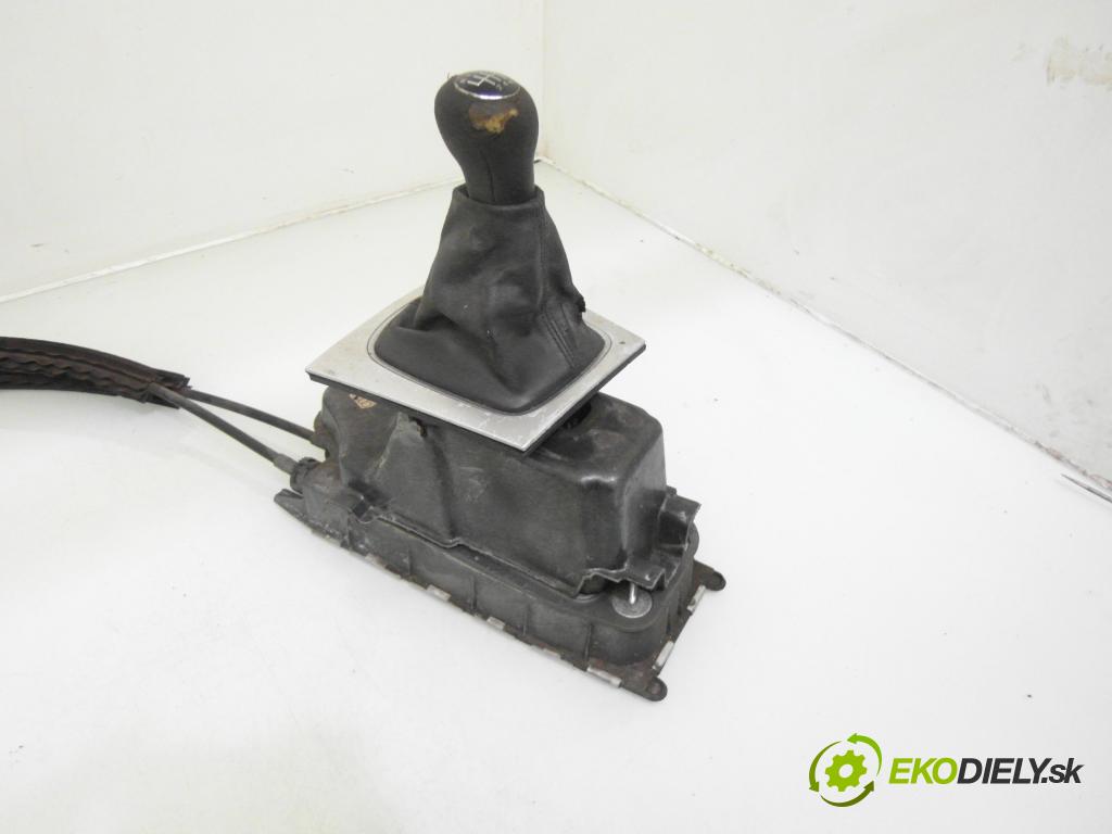 AUDI A3 (8P1) HB 2004 103,00 2.0 TDI PD 16V 140 1968,00 ZVEDÁK: 8P0863876B