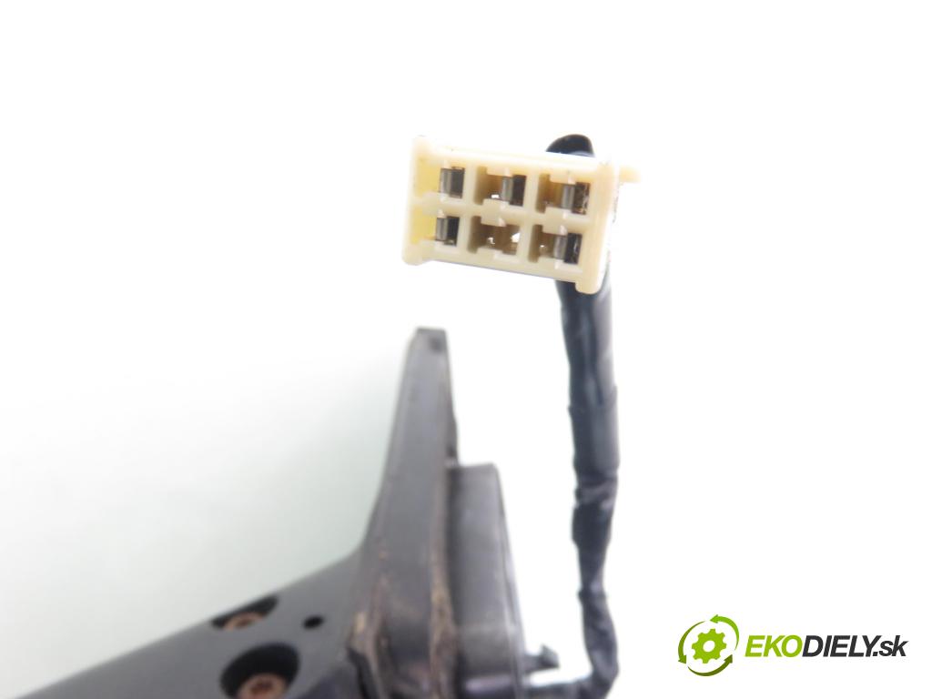 TOYOTA RAV 4 II (_A2_) SUV 2004 85,00 2.0 D-4D 4WD 116 - 1CD-FTV 1995,00 Spätné zrkadlo