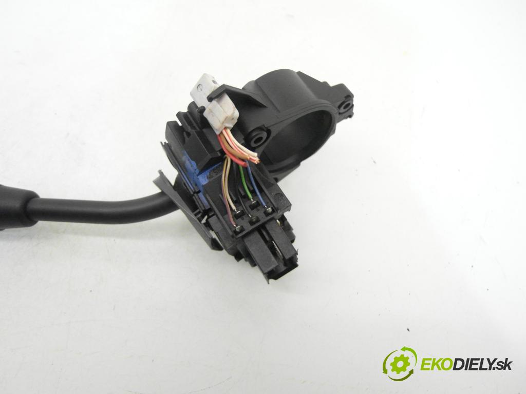 MERCEDES-BENZ KLASA A (W168) HB 1998 66,00 1.7 CDI 90 1689,00 / páčka ľavá strana 1685450110