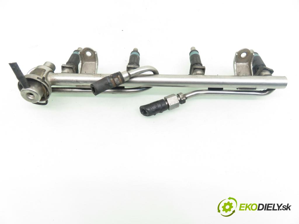 AUDI A4 Avant (8E5, B6) KOMBI 2002 96,00 2 - ALT 1984,00 Lišta vstrekovacia 06B133551K ; 0280160575 (Vstrekovacia lišta)