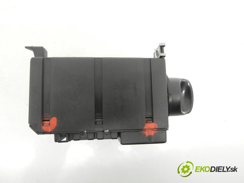 MERCEDES-BENZ KLASA A (W168) HB 1998 66,00 1.7 CDI 90 1689,00 prepínač svetlá 1685450104 ; 501733