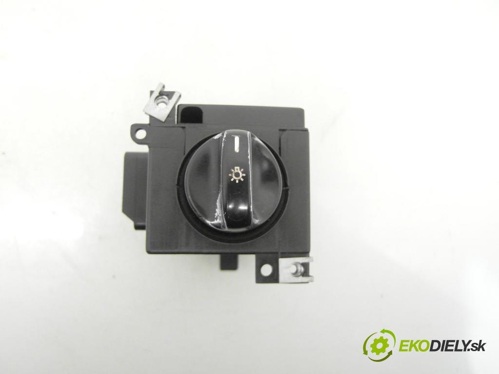 MERCEDES-BENZ KLASA A (W168) HB 1998 66,00 1.7 CDI 90 1689,00 prepínač svetlá 1685450104 ; 501733