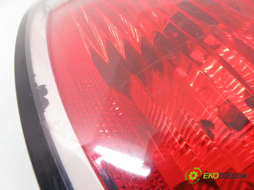 OPEL ASTRA H (A04) HB 2004 74,00 1.7 CDTI 100 - Z 17 DTH 1686,00 světlo pravé zadní 24451837 ; 00865302