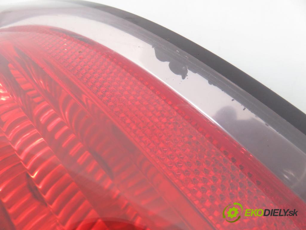 OPEL ASTRA H (A04) HB 2004 74,00 1.7 CDTI 100 - Z 17 DTH 1686,00 světlo pravé zadní 24451837 ; 00865302