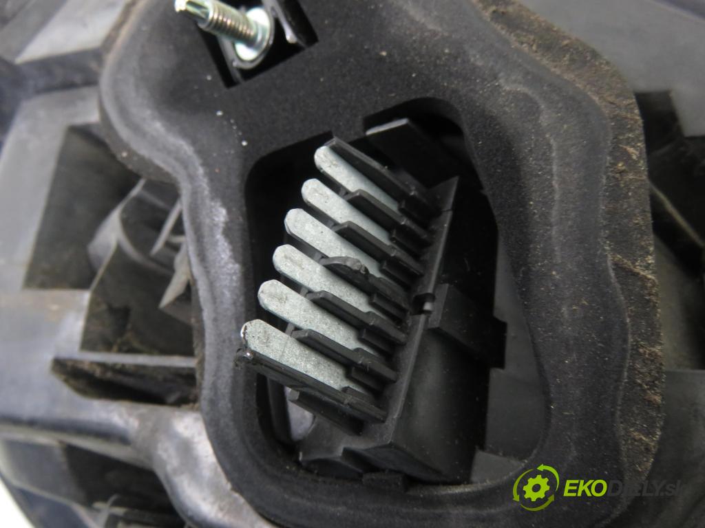 OPEL ASTRA H (A04) HB 2004 74,00 1.7 CDTI 100 - Z 17 DTH 1686,00 světlo pravé zadní 24451837 ; 00865302