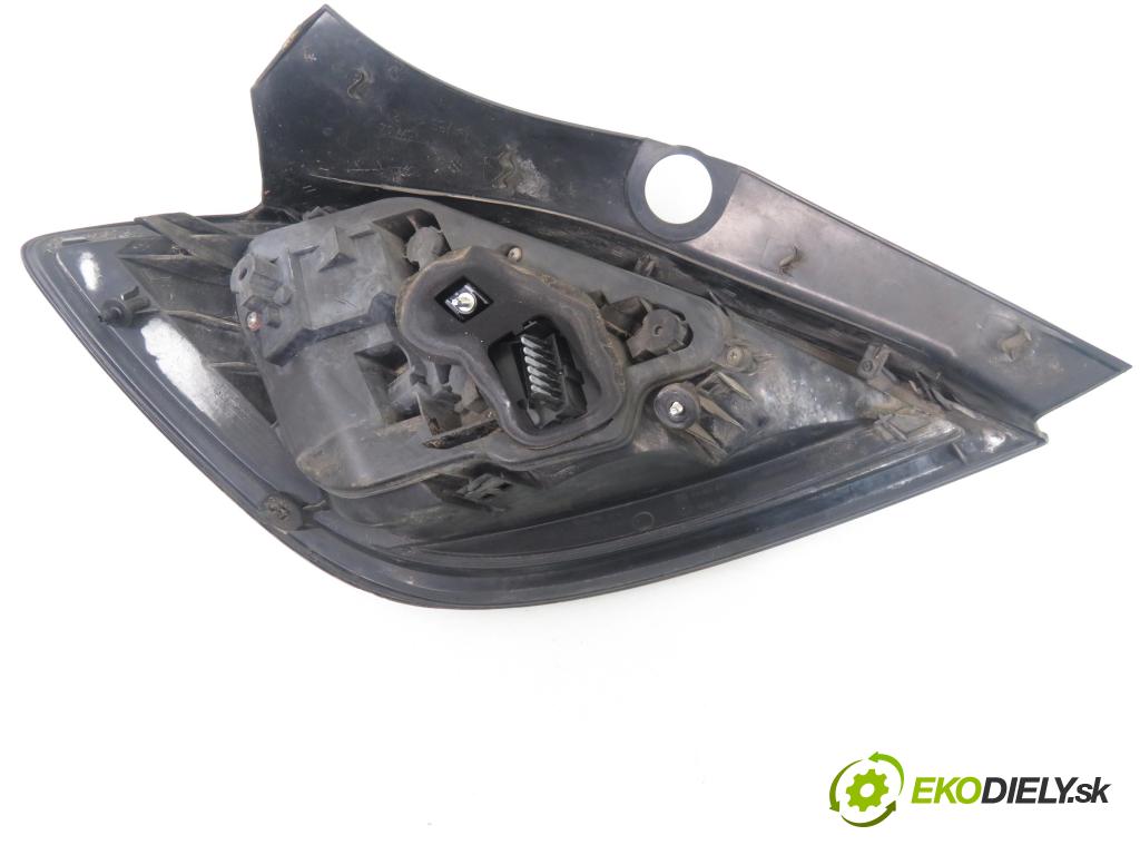 OPEL ASTRA H (A04) HB 2004 74,00 1.7 CDTI 100 - Z 17 DTH 1686,00 světlo pravé zadní 24451837 ; 00865302