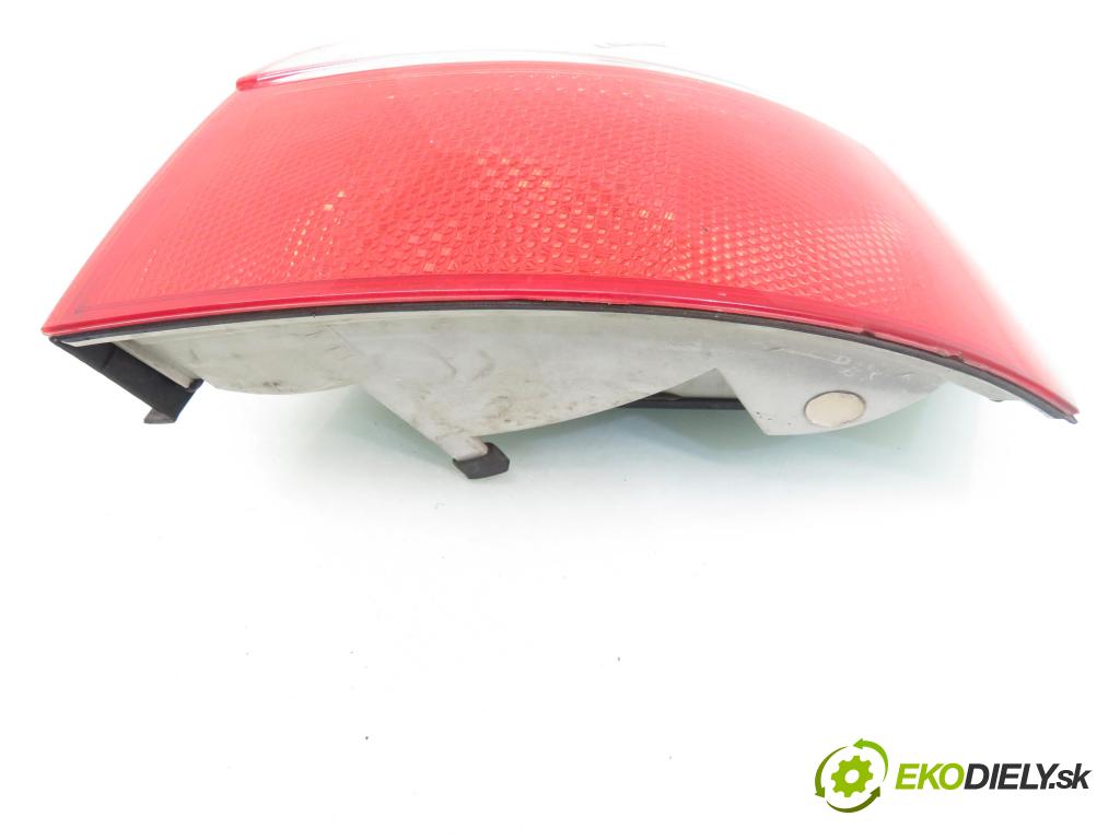 AUDI A4 (8E2, B6) SEDAN 2002 96,00 2.0 20V 130 - ALT 1984,00 Svetlo pravé zadné 8E0945096