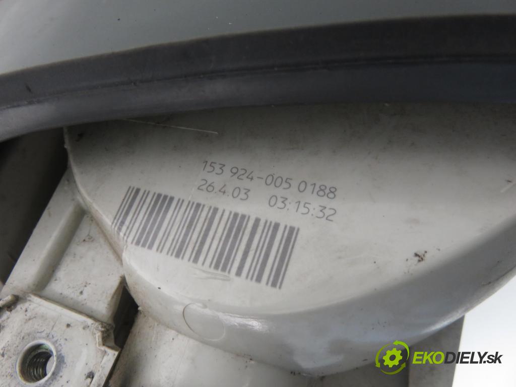 AUDI A4 (8E2, B6) SEDAN 2002 96,00 2.0 20V 130 - ALT 1984,00 Svetlo pravé zadné 8E0945096