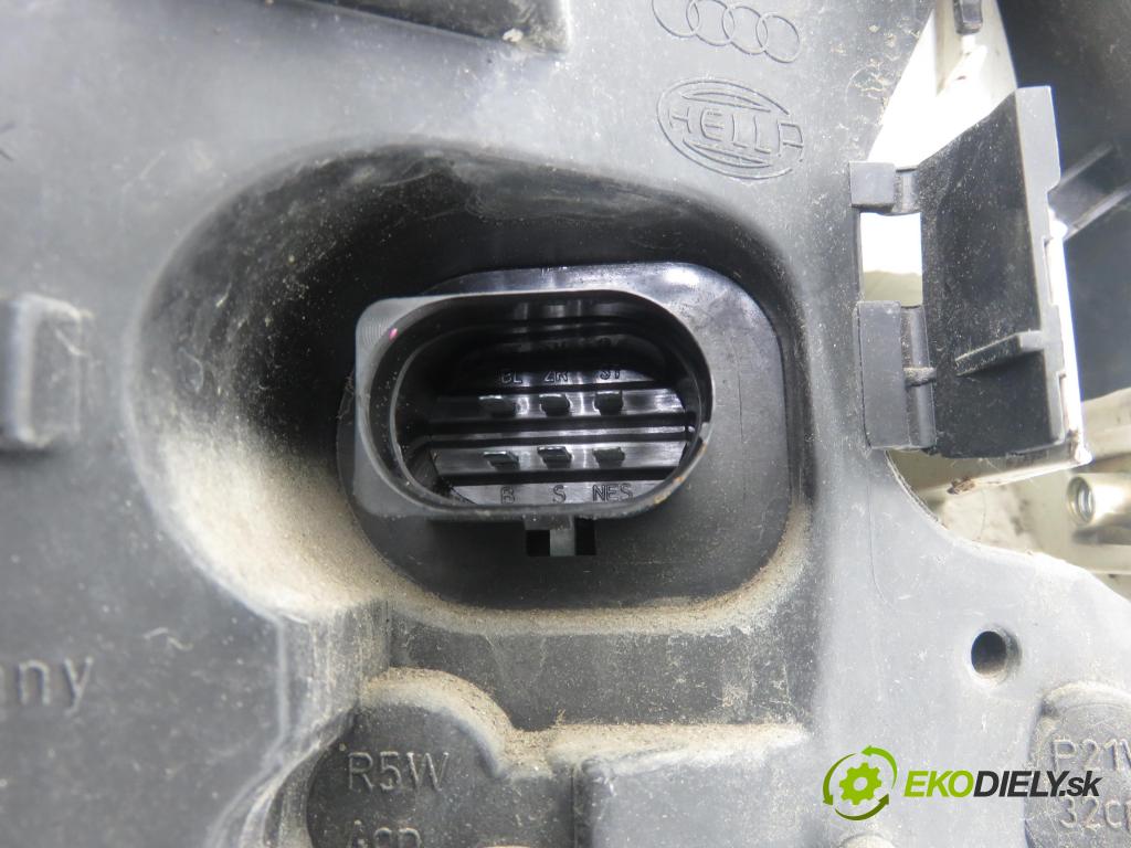 AUDI A4 (8E2, B6) SEDAN 2002 96,00 2.0 20V 130 - ALT 1984,00 Svetlo pravé zadné 8E0945096