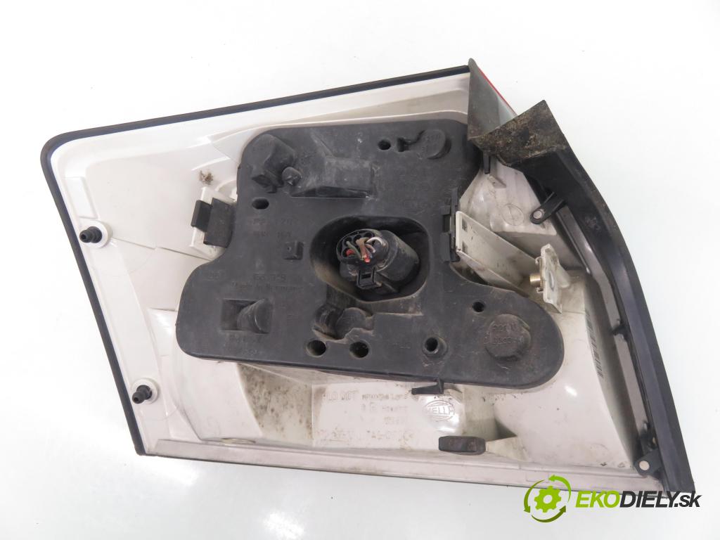 AUDI A4 (8E2, B6) SEDAN 2002 96,00 2.0 20V 130 - ALT 1984,00 Svetlo pravé zadné 8E0945096