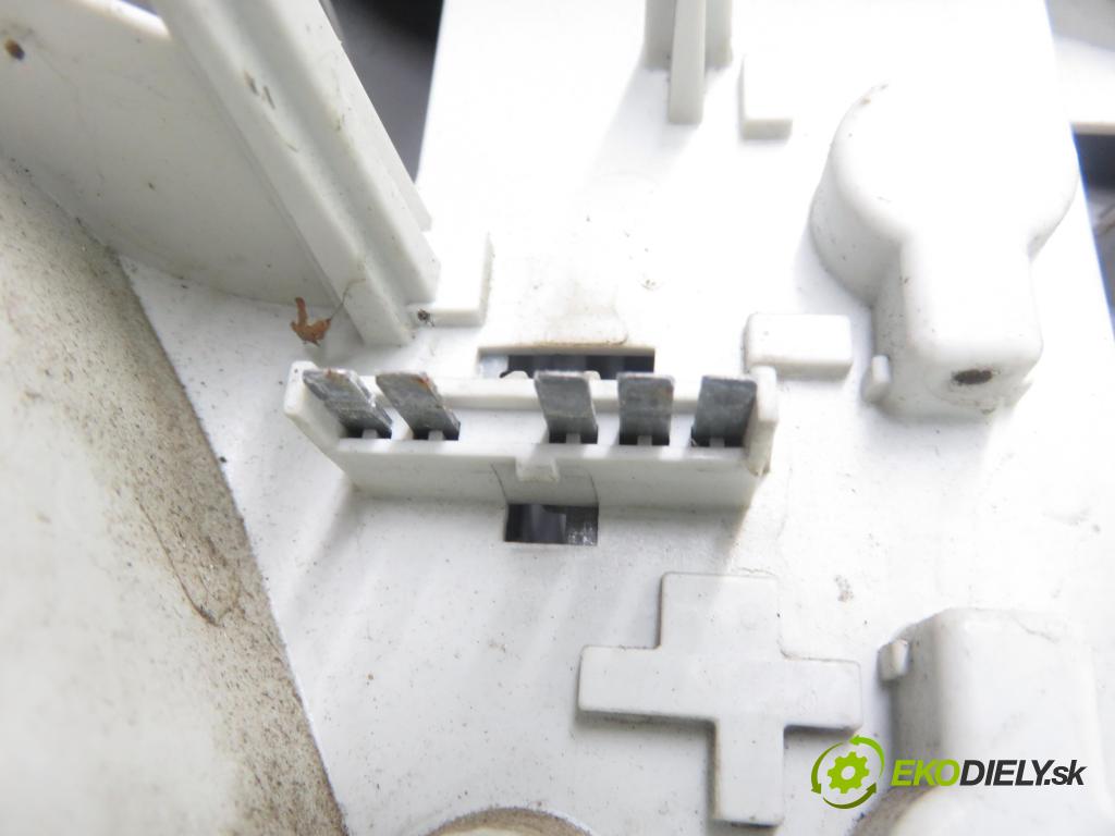 OPEL ASTRA H Kombi (A04) KOMBI 2005 74,00 1.7 CDTI - Z 17 DTH 1686,00 Svetlo pravé zadné 24451840