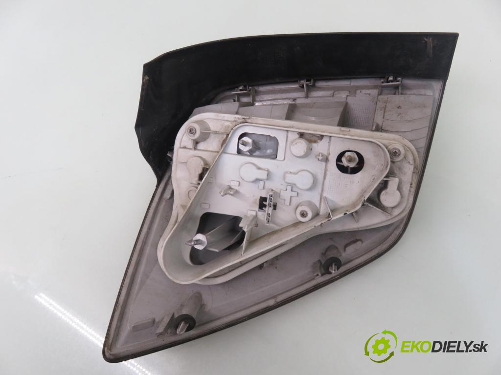 OPEL ASTRA H Kombi (A04) KOMBI 2005 74,00 1.7 CDTI - Z 17 DTH 1686,00 Svetlo pravé zadné 24451840