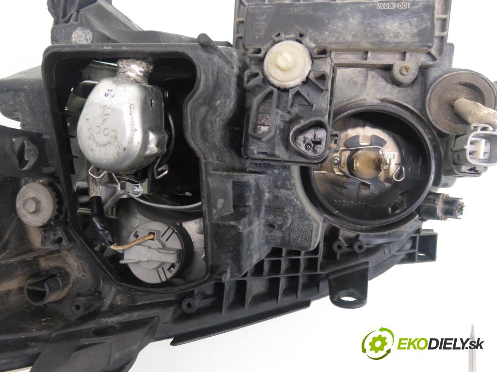 TOYOTA AVENSIS Kombi (_T25_) KOMBI 2005 120,00 2.4 (AZT251_) - 2AZ-FSE 2362,00 Svetlo PP