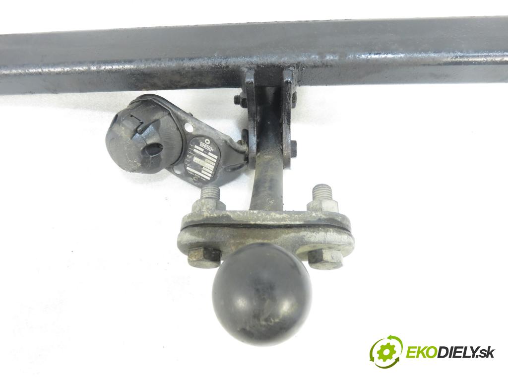 VOLVO V40 Kombi (645) KOMBI 1999 66,00 1.9 TD 90 - D 4192 T 1870,00 Hák