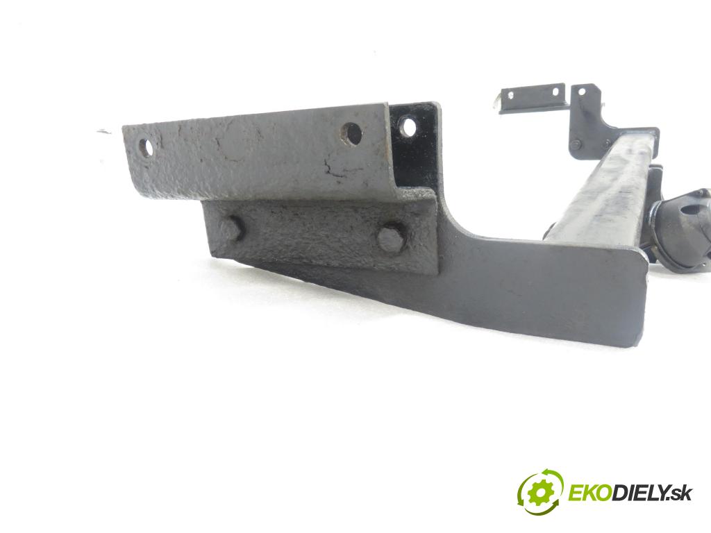 VOLVO V40 Kombi (645) KOMBI 1999 66,00 1.9 TD 90 - D 4192 T 1870,00 Hák